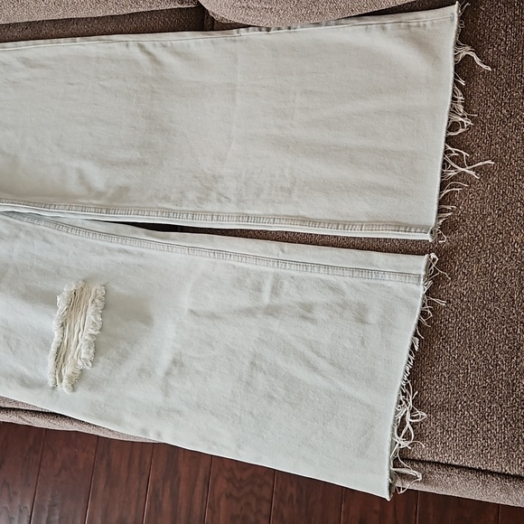 H&M wide leg high waist light wash distressed jeans - Picture 5 of 10